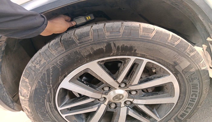 2017 Toyota Fortuner 2.8 4X2 AT, Diesel, Automatic, 86,611 km, tyre