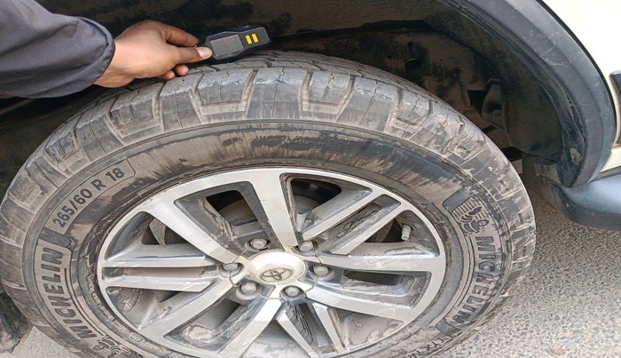 2017 Toyota Fortuner 2.8 4X2 AT, Diesel, Automatic, 86,611 km, tyre