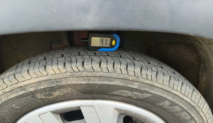 2018 Renault Kwid RXT 1.0, Petrol, Manual, 1,06,058 km, tyre