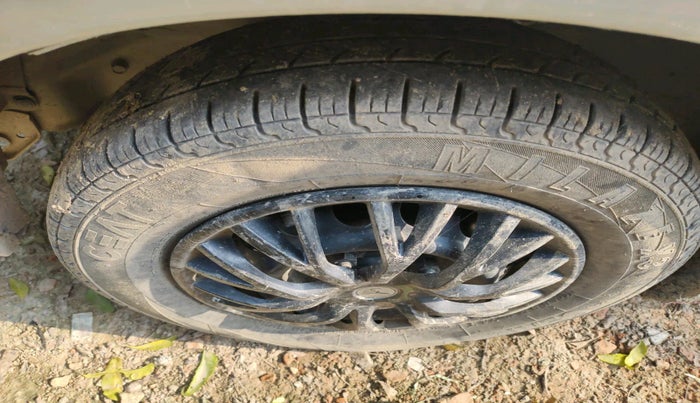 2017 Maruti Alto 800 VXI, Petrol, Manual, 1,34,860 km, tyre