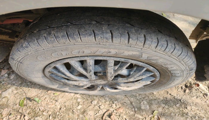 2017 Maruti Alto 800 VXI, Petrol, Manual, 1,34,860 km, tyre