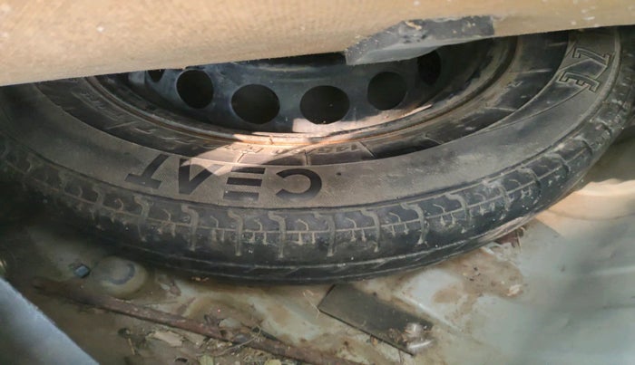 2017 Maruti Alto 800 VXI, Petrol, Manual, 1,34,860 km, tyre