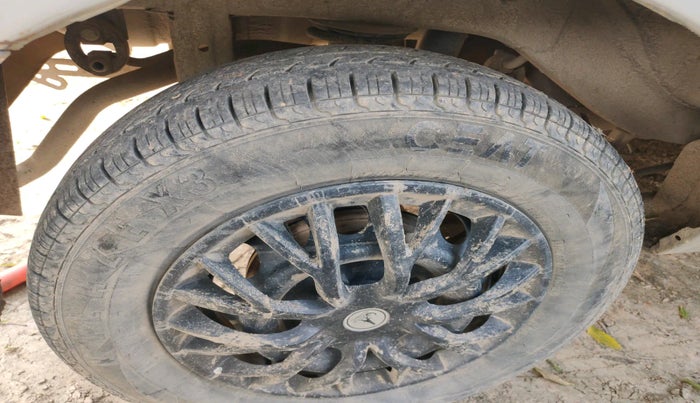 2017 Maruti Alto 800 VXI, Petrol, Manual, 1,34,860 km, tyre