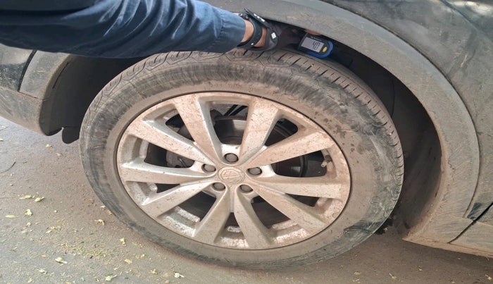 2022 MG ASTOR SUPER EX 1.5 MT, Petrol, Manual, 35,285 km, tyre