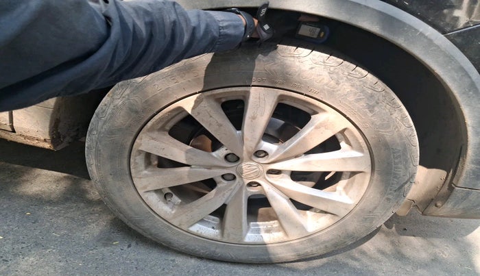 2022 MG ASTOR SUPER EX 1.5 MT, Petrol, Manual, 35,285 km, tyre