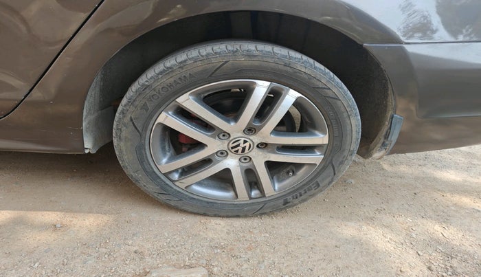 2012 Volkswagen Jetta HIGHLINE TDI AT, Diesel, Automatic, 1,89,341 km, tyre