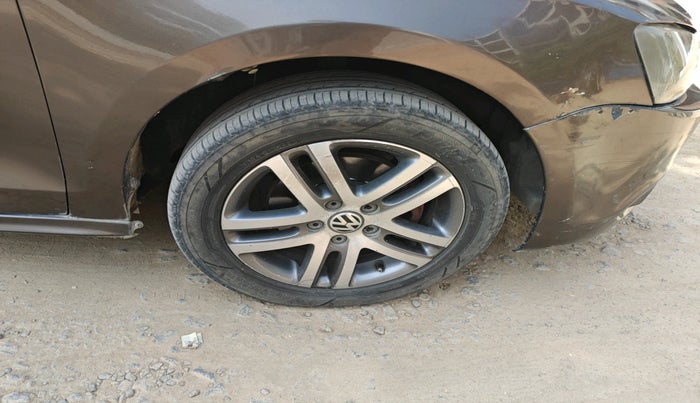 2012 Volkswagen Jetta HIGHLINE TDI AT, Diesel, Automatic, 1,89,341 km, tyre