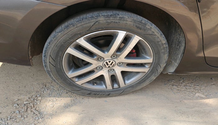 2012 Volkswagen Jetta HIGHLINE TDI AT, Diesel, Automatic, 1,89,341 km, tyre