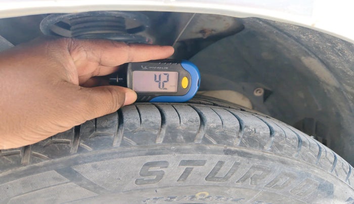 2012 Ford Figo TITANIUM 1.2 PETROL, Petrol, Manual, 1,05,091 km, tyre