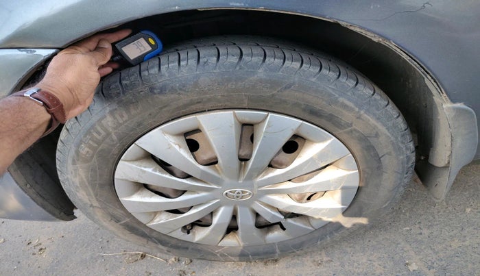 2014 Toyota Etios G, Petrol, Manual, 2,01,960 km, tyre