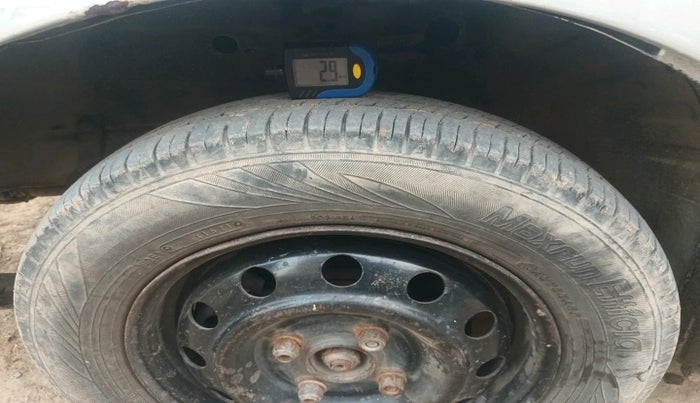 2011 Maruti Wagon R 1.0 LXI CNG, Petrol, Manual, 1,80,584 km, tyre