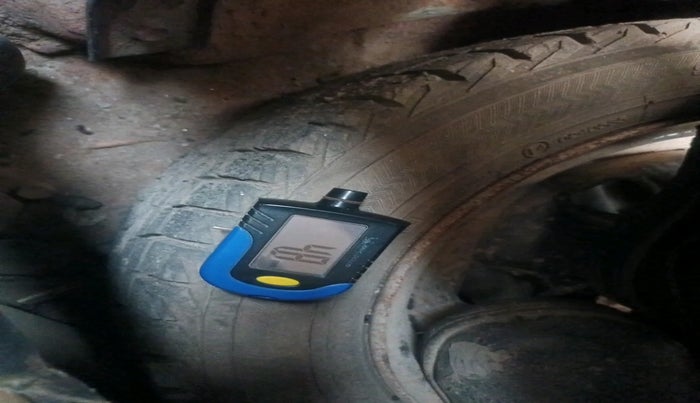 2011 Maruti Wagon R 1.0 LXI CNG, Petrol, Manual, 1,80,584 km, tyre