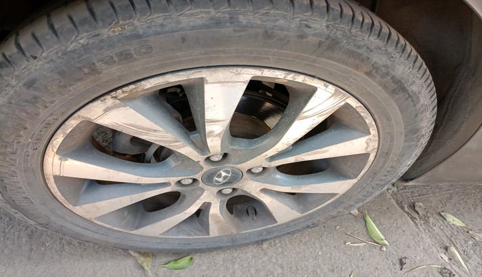 2016 Hyundai Verna 1.6 CRDI SX, Diesel, Manual, 1,09,786 km, tyre