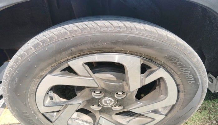 2021 Nissan MAGNITE XV PREMIUM TURBO CVT, Petrol, Automatic, 63,594 km, tyre