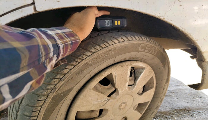 2016 Maruti Eeco 5 STR WITH A/C+HTR, Petrol, Manual, 95,106 km, tyre