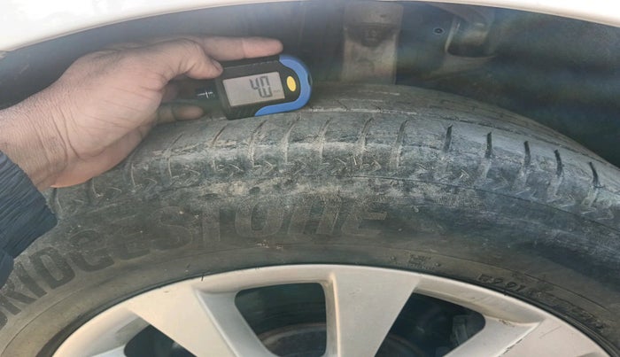 2013 Mercedes Benz Ml Class 250 CDI, Diesel, Automatic, 2,33,675 km, tyre