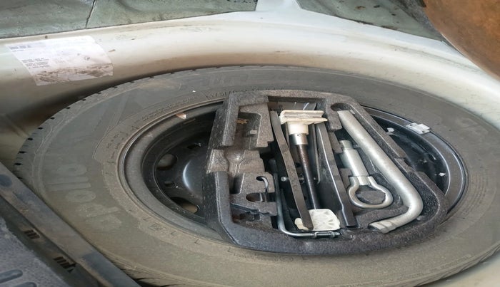 2014 Volkswagen Polo HIGHLINE1.5L, Diesel, Manual, 90,159 km, tyre