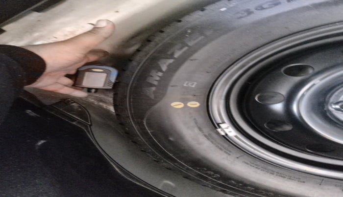 2022 Maruti Swift VXI, Petrol, Manual, 24,222 km, tyre