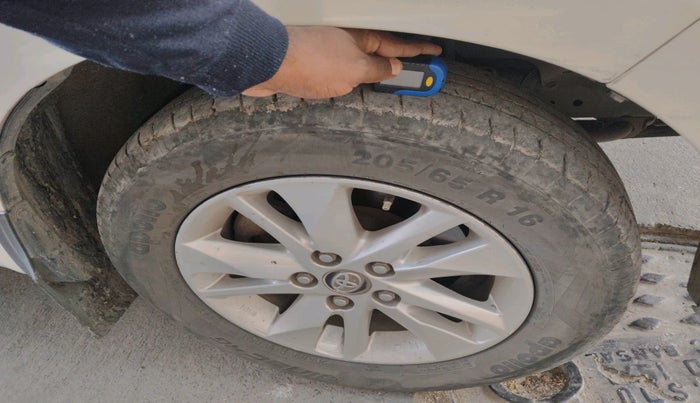 2019 Toyota Innova Crysta 2.4 VX 8 STR, Diesel, Manual, 86,687 km, tyre