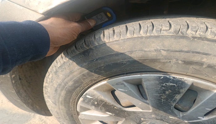 2017 Maruti Dzire VXI AMT, Petrol, Automatic, 58,515 km, tyre