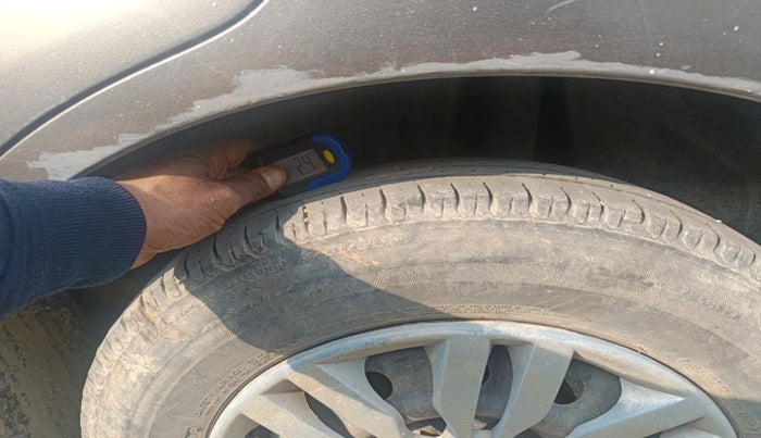 2017 Maruti Dzire VXI AMT, Petrol, Automatic, 58,515 km, tyre