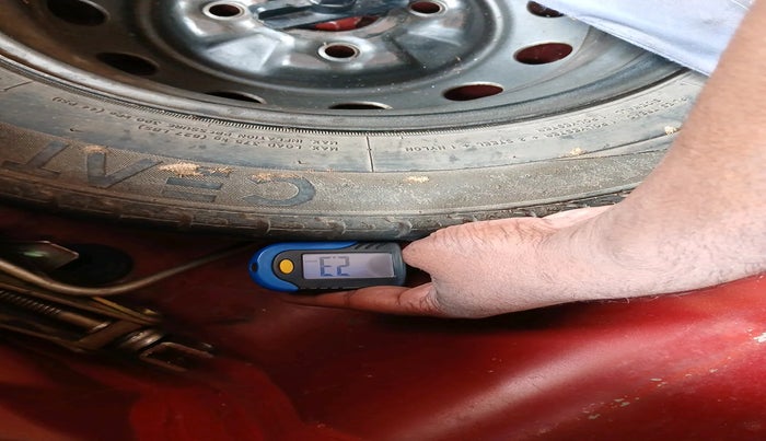 2013 Hyundai Eon D-LITE, Petrol, Manual, 43,909 km, tyre