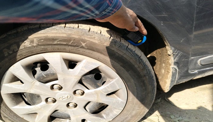 2015 Hyundai Grand i10 MAGNA 1.2 KAPPA VTVT, Petrol, Manual, 1,16,273 km, tyre