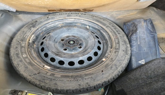 2015 Hyundai Grand i10 MAGNA 1.2 KAPPA VTVT, Petrol, Manual, 1,16,273 km, tyre