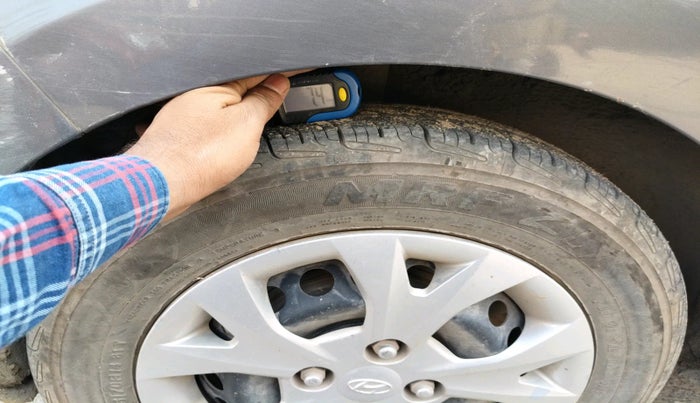 2015 Hyundai Grand i10 MAGNA 1.2 KAPPA VTVT, Petrol, Manual, 1,16,273 km, tyre