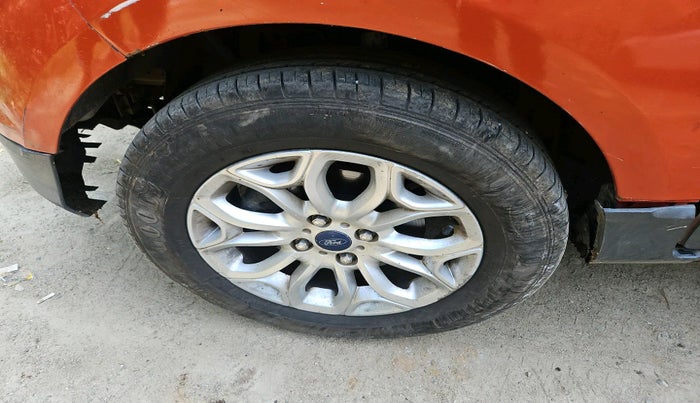 2013 Ford Ecosport TITANIUM 1.5L DIESEL (OPT), Diesel, Manual, 1,19,274 km, tyre