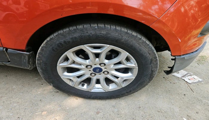 2013 Ford Ecosport TITANIUM 1.5L DIESEL (OPT), Diesel, Manual, 1,19,274 km, tyre