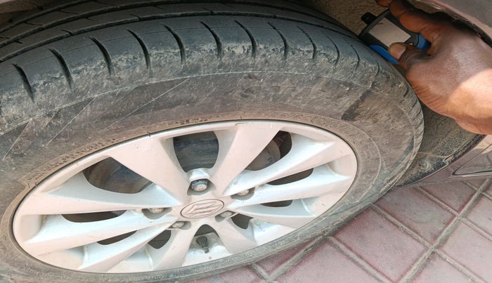 2015 Maruti Ertiga ZXI, Petrol, Manual, 41,211 km, tyre