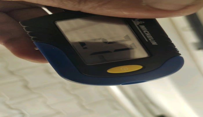 2013 Toyota Fortuner 3.0 4X2 AT, Diesel, Automatic, 3,56,154 km, tyre