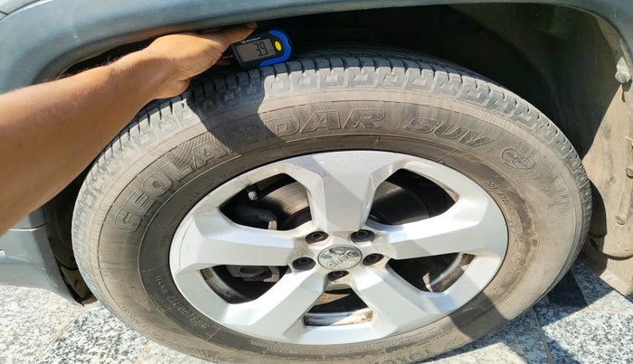 2017 Jeep Compass LONGITUDE (O) 2.0 DIESEL, Diesel, Manual, 1,10,014 km, tyre