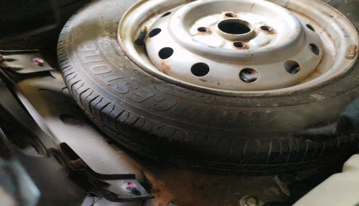 2013 Maruti Wagon R 1.0 LXI CNG, Petrol, Manual, 1,14,630 km, tyre