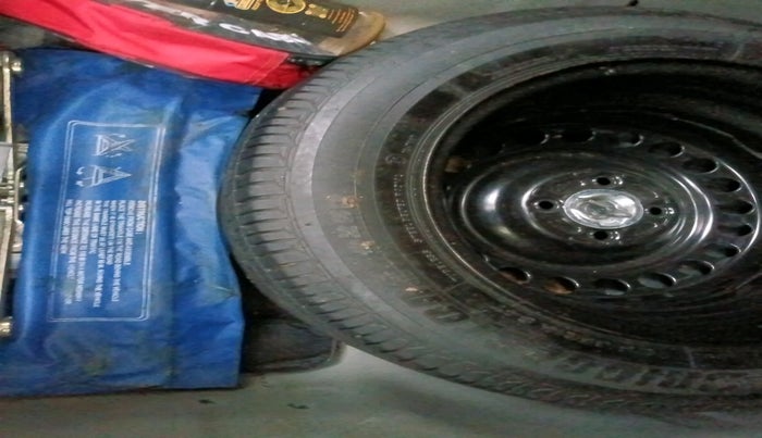 2014 Honda City 1.5L I-VTEC V MT, Petrol, Manual, 1,36,840 km, tyre