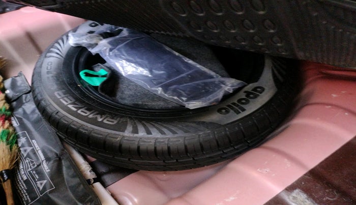 2023 Hyundai AURA SX 1.2, Petrol, Manual, 15,383 km, tyre