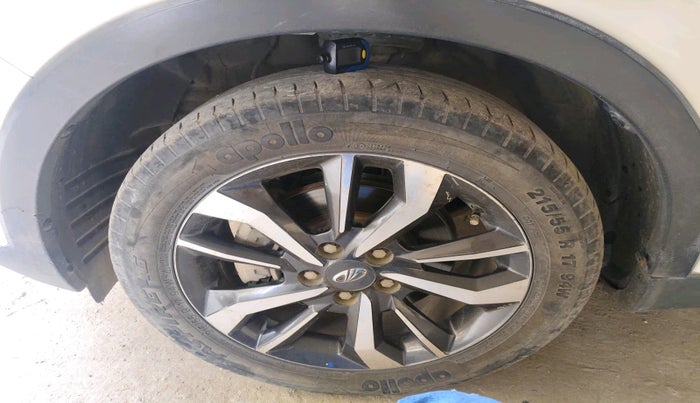 2020 Mahindra XUV300 W8 1.2 PETROL, Petrol, Manual, 63,587 km, tyre