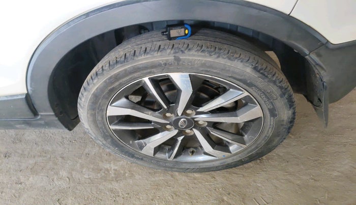 2020 Mahindra XUV300 W8 1.2 PETROL, Petrol, Manual, 63,587 km, tyre