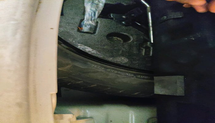 2020 Mahindra XUV300 W8 1.2 PETROL, Petrol, Manual, 63,587 km, tyre