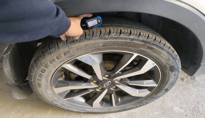 2020 Mahindra XUV300 W8 1.2 PETROL, Petrol, Manual, 63,587 km, tyre