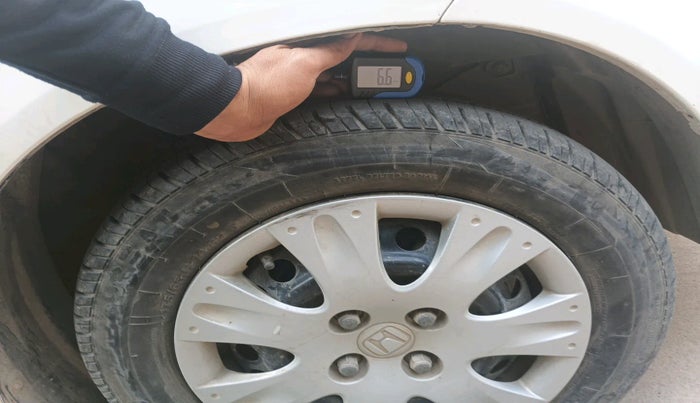 2015 Honda Brio S MT, Petrol, Manual, 87,219 km, tyre