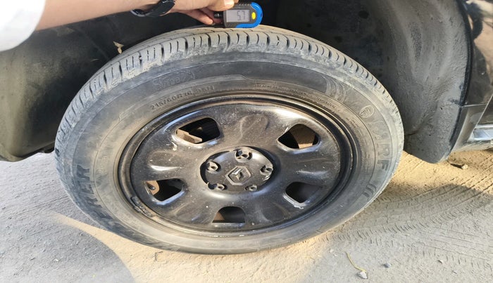 2014 Renault Duster RXE PETROL, Petrol, Manual, 1,65,738 km, tyre