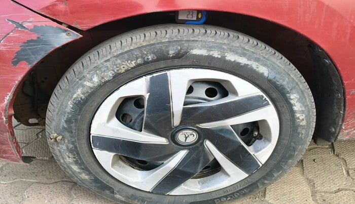 2014 Maruti Celerio ZXI, Petrol, Manual, 1,63,232 km, tyre