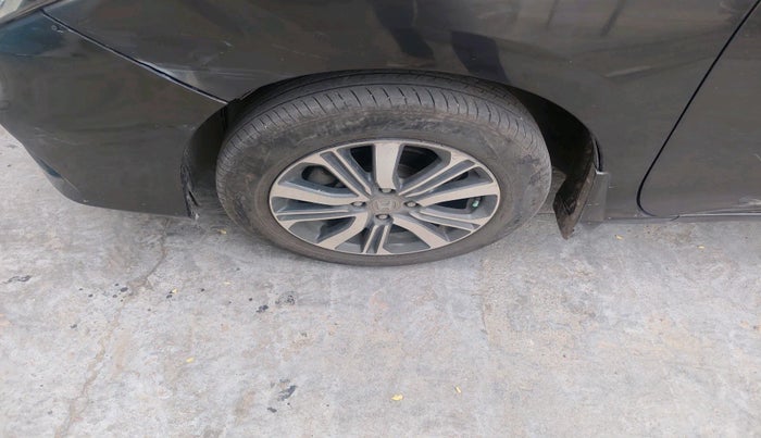 2017 Honda City 1.5L I-VTEC V MT, Petrol, Manual, 1,40,730 km, tyre