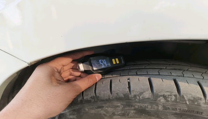 2023 Maruti Baleno  ZETA CNG 1.2L, Petrol, Manual, 1,41,705 km, tyre