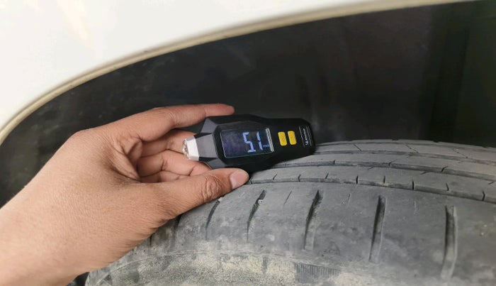 2023 Maruti Baleno  ZETA CNG 1.2L, Petrol, Manual, 1,41,705 km, tyre