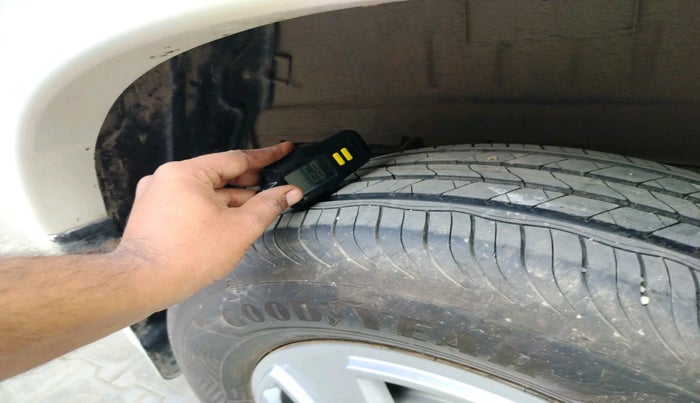 2017 Mahindra Scorpio S4 PLUS 1.99 INTELLI-HYBRID, Diesel, Manual, 87,104 km, tyre