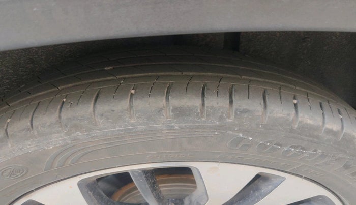 2021 MG HECTOR PLUS SELECT 2.0 DIESEL TURBO MT 7-STR, Diesel, Manual, 40,360 km, tyre