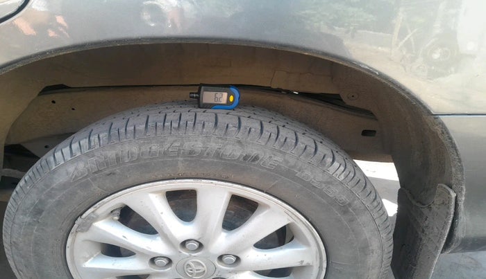 2014 Toyota Innova 2.5 ZX 7 STR, Diesel, Manual, 2,65,521 km, tyre